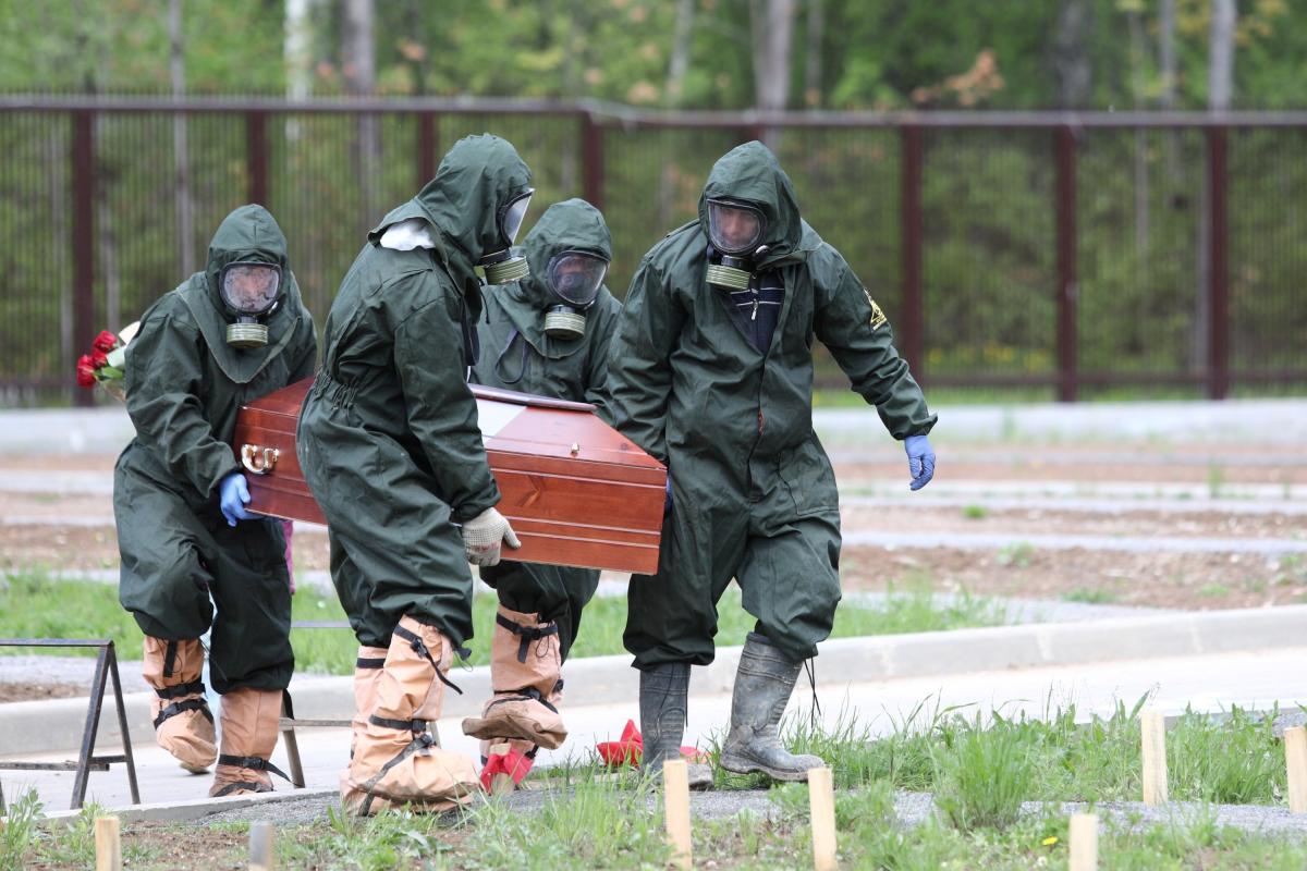 В России вчера подтверждена 1241 смерть в результате COVID-19 / иллюстрация REUTERS
