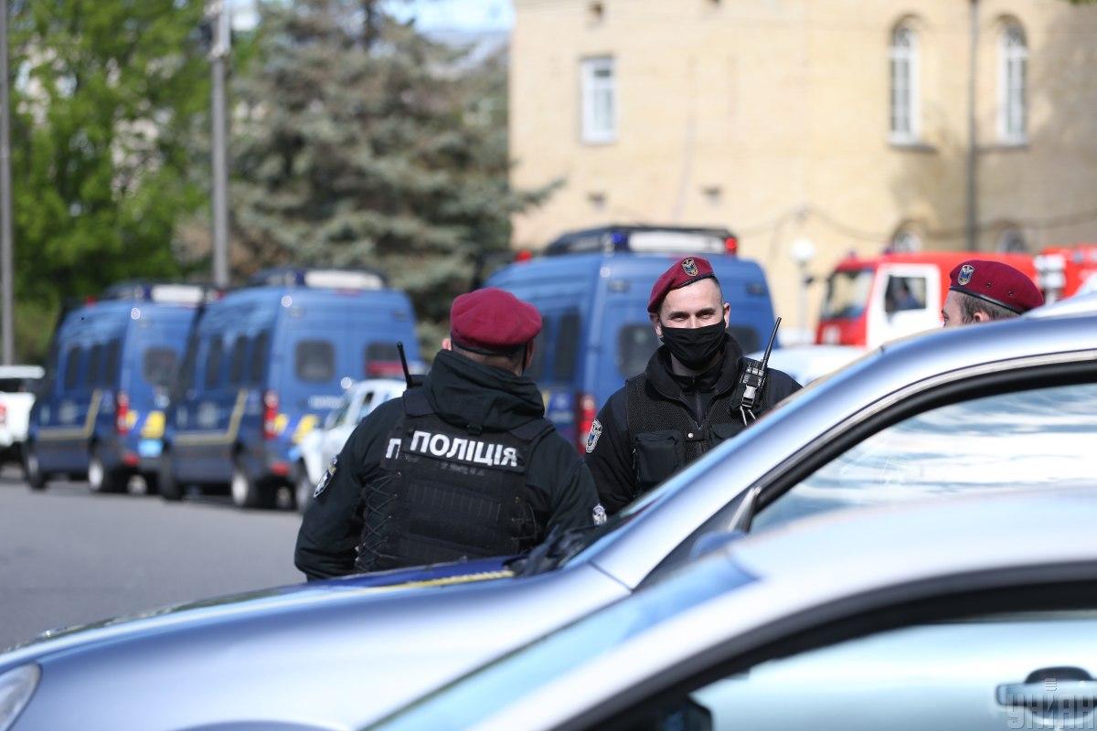 Поліція затримала правопорушника / фото УНІАН Поліція затримала правопорушника / фото УНІАН
