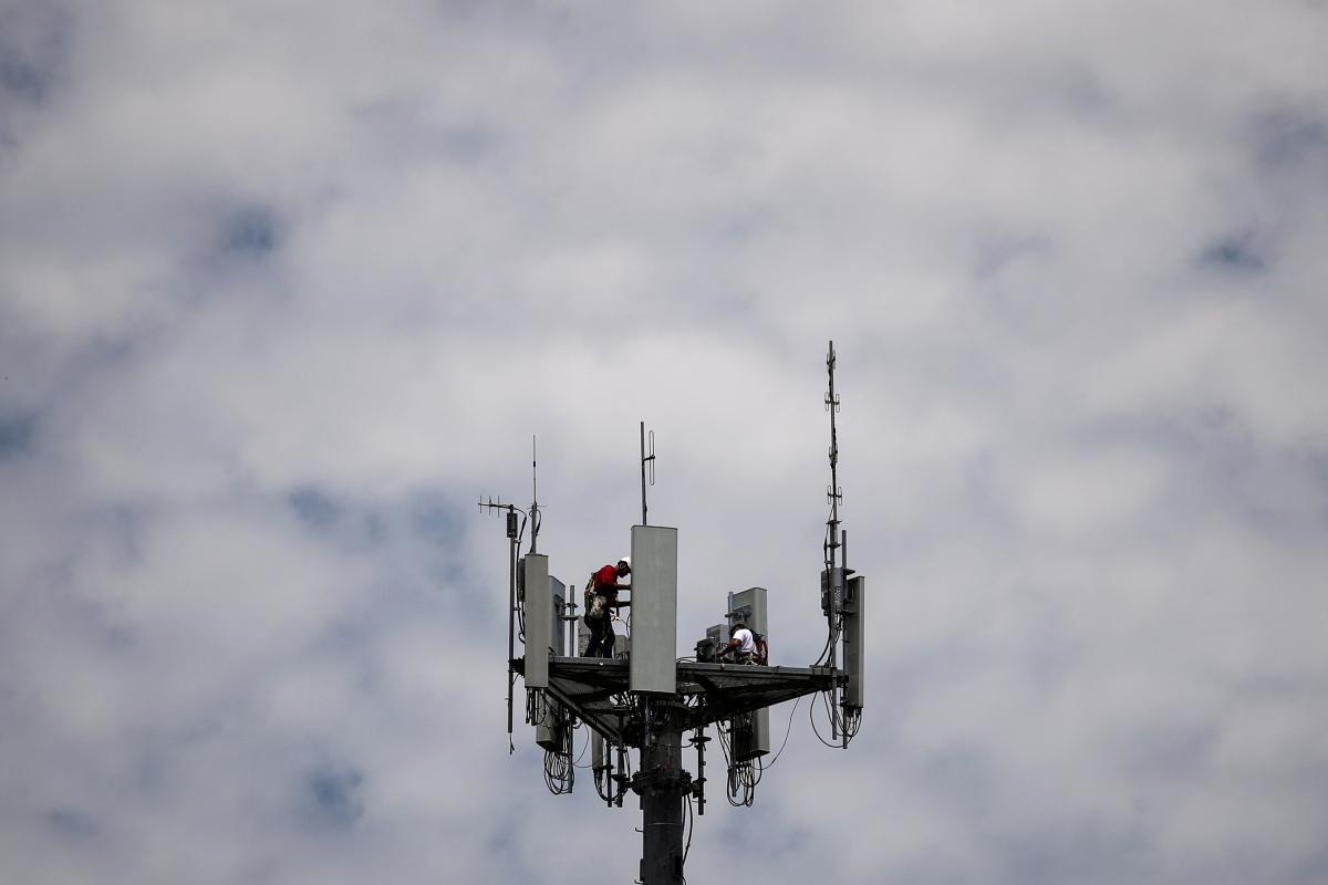 Ученый прокомментировал нелепые фейки вокруг связи 5G / REUTERS