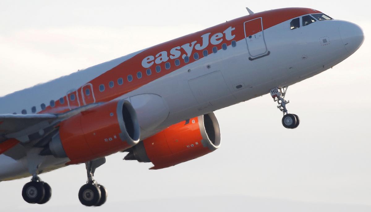 Лоукостер EasyJet снова попал в глупую ситуацию / фото REUTERS Лоукостер EasyJet снова попал в глупую ситуацию / фото REUTERS