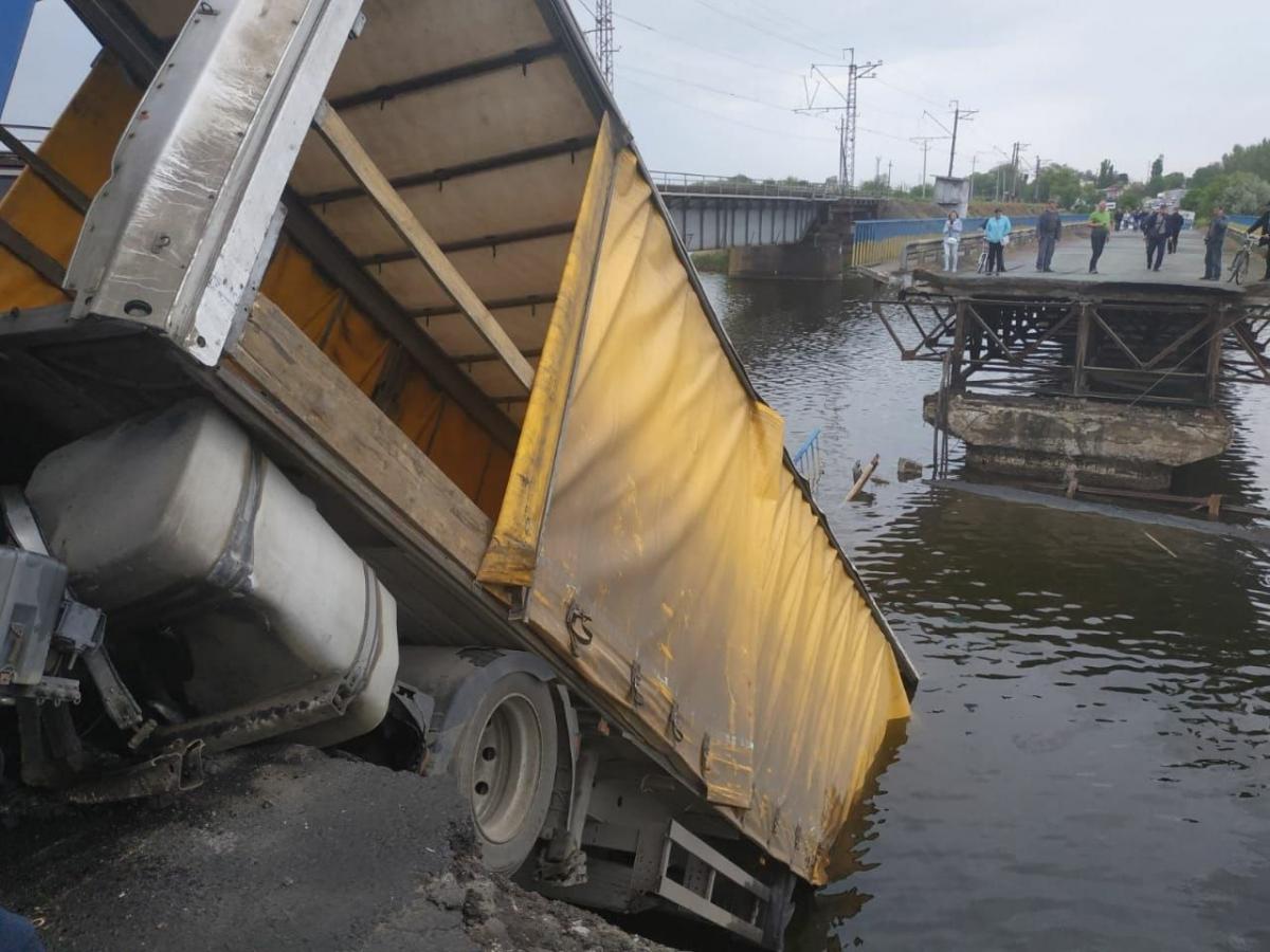 Фото упавшего моста в вельске