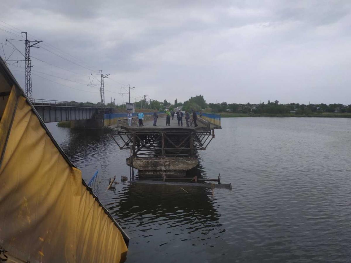 У квітні було проведено обстеження мосту спеціалістами / фото ДСНС У квітні було проведено обстеження мосту спеціалістами / фото ДСНС