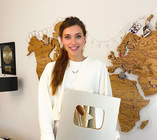 Тодоренко показала нагороду / instagram.com/reginatodorenko Тодоренко показала нагороду / instagram.com/reginatodorenko