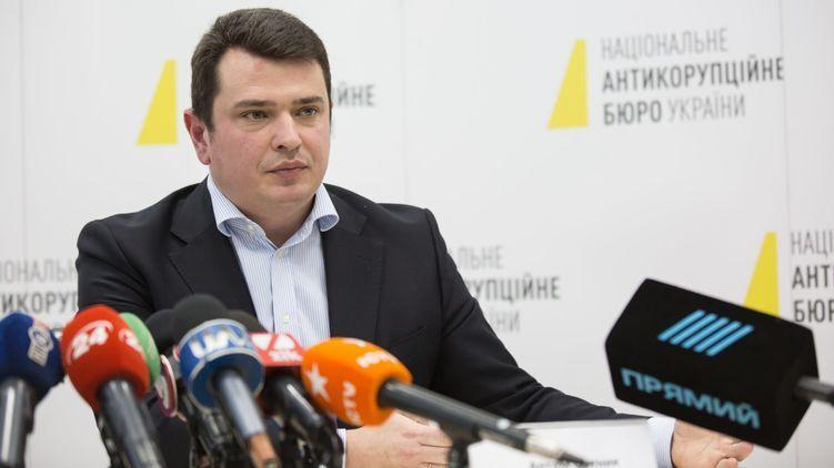 У Зеленського знайшли спосіб позбавити крісла директора НАБУ Ситника, який загруз у корупційних скандалах – ЗМІ У Зеленського знайшли спосіб позбавити крісла директора НАБУ Ситника, який загруз у корупційних скандалах – ЗМІ