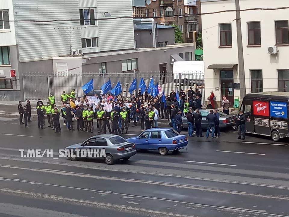 Харків'яни протестують проти закриття пологового будинку / фото ХС-Харків Facebook Харків'яни протестують проти закриття пологового будинку / фото ХС-Харків Facebook