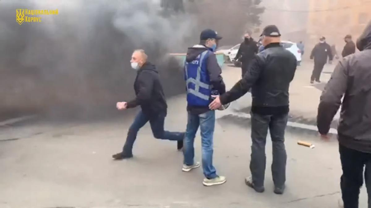 Акция протеста "Нацкорпуса" была посвящена Дню героев / скриншот из видео Акция протеста "Нацкорпуса" была посвящена Дню героев / скриншот из видео