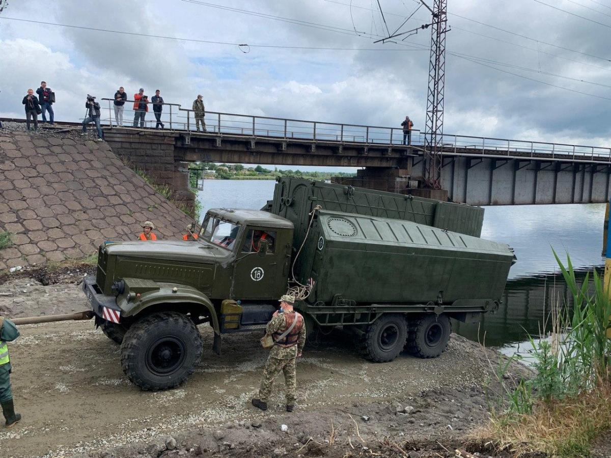 Переправу планують побудувати за добу / фото: Служби автодоріг Дніпропетровщини Переправу планують побудувати за добу / фото: Служби автодоріг Дніпропетровщини