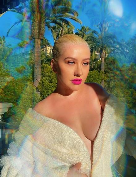 Агілера оголила груди / фото instagram.com/xtina Агілера оголила груди / фото instagram.com/xtina