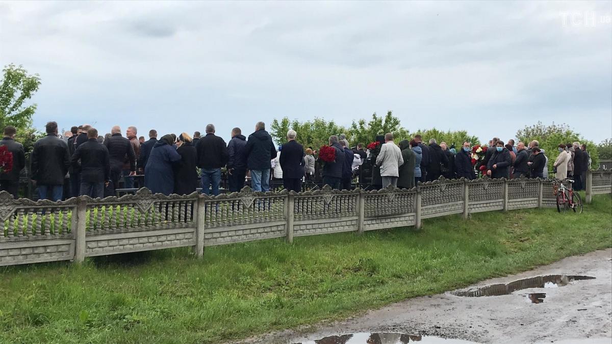 Валерія Давиденка поховали в Носівці Чернігівської області / фото ТСН Валерія Давиденка поховали в Носівці Чернігівської області / фото ТСН