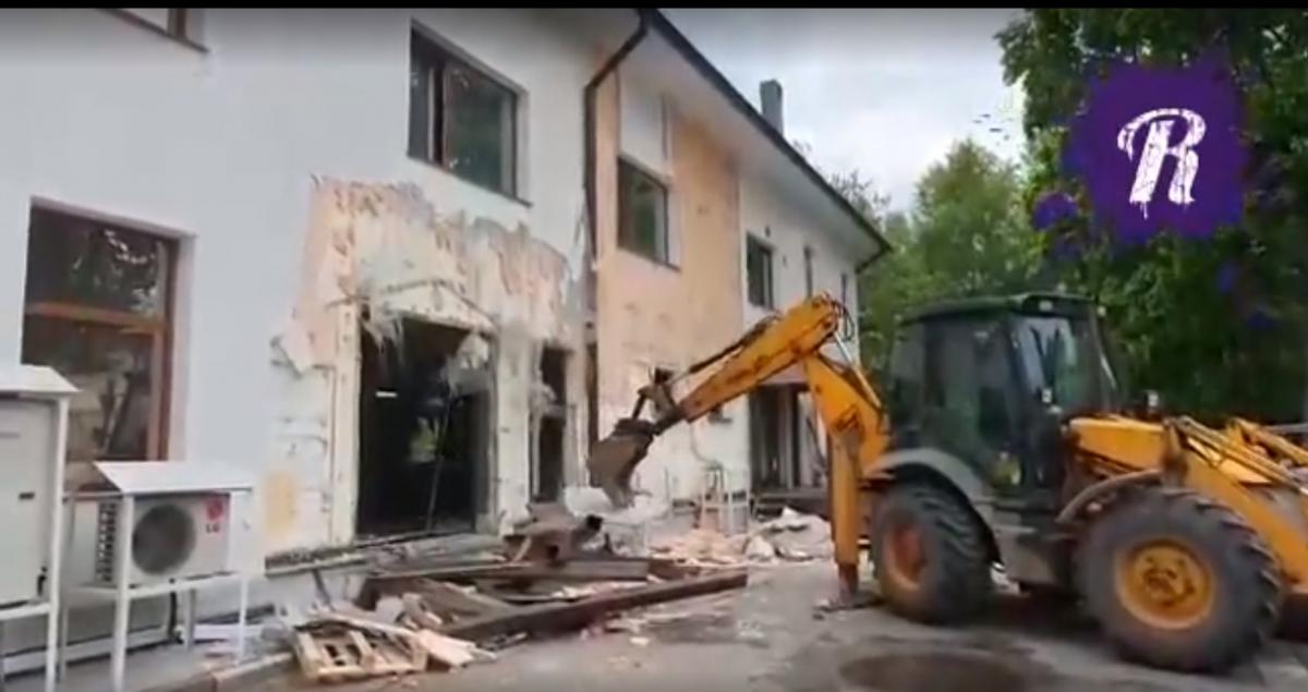 В будинку перебувало близько 30 осіб / скріншот з відео В будинку перебувало близько 30 осіб / скріншот з відео