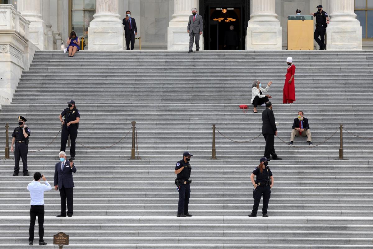 Байден призначив двох співробітників Білого дому координаторами заходів у відповідь на спалах хвороби / REUTERS