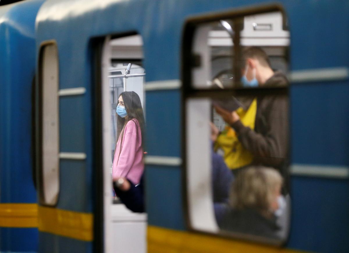 Стации метро начнут работать полноценно / фото REUTERS Стации метро начнут работать полноценно / фото REUTERS