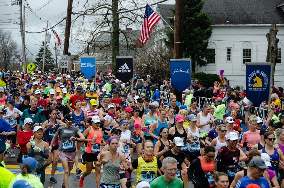 Бостонский марафон проводится ежегодно / фото facebook.com/pg/BostonMarathon Бостонский марафон проводится ежегодно / фото facebook.com/pg/BostonMarathon