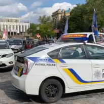 В центрі Києва підприємці протестують проти карантину, рух транспорту заблоковано (відео)