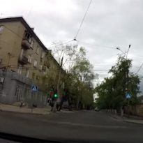 Порожні вулиці, авто без номерів і підготовка до 9 травня: житель Донецька показав місто в окупації (відео)