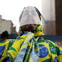 Хотят самоизоляции: в Бразилии прошли массовые протесты из-за COVID-19