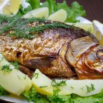 Вкуснейший запеченный карп: как приготовить нежную и сочную рыбу в духовке