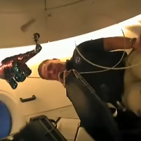 Астронавты NASA провели видеоэкскурсию по CrewDragon (видео)