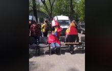 В Днепре полиция не позволила активистам повесить сорванный флаг ОУН-УПА – соцсети (фото)