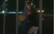 У Запоріжжі затримали підлітків, які зірвали прапор України