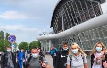 Українські легкоатлети повернулися додому після двох місяців, проведених в Португалії через коронавірус (фото)