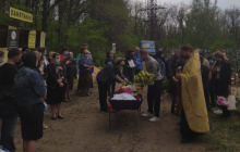 На Харьковщине простились с жестоко убитой девочкой