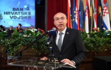 Міністр оборони Хорватії подав у відставку після падіння тренувального військового літака
