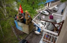 "Як зі смітника": мережу "порвало" привітання російських ветеранів з автовежі (фото)
