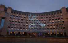 Световое шоу в Днепре: мэрия написала лазером имена украинских героев двух войн (фото)