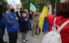 День перемоги в Запоріжжі: автопробіг з червоними прапорами і провокації на Алеї слави (фоторепортаж)