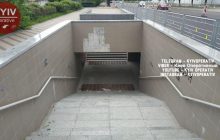 "Устал?": в Киеве осыпалась плитка в отреставрированном подземном переходе (фото)
