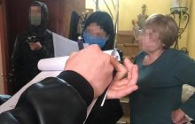 В Мукачево задержали пенсионерку, продававшую наркотики школьникам