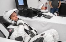 Астронавти NASA тренуються перед історичним польотом на космічному кораблі SpaceX Crew Dragon (відео)