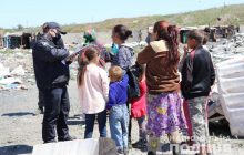 Поліція знайшла на херсонському звалищі 25 заробітчан, серед яких семеро дітей