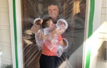 Лайфхак: 10-річна дівчинка показала, як обіймати рідних без загрози зараження Covid-19 (відео)