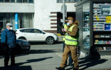 Суд Кривого Рогу не став штрафувати чоловіка за перебування без маски біля супермаркету через паління