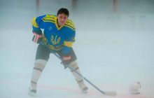 В хокейній формі на воді: у ФХУ оригінально закликали відкрити спортивні арени (відео)