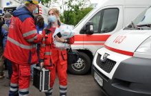 У Харкові медики влаштували акцію з вимогою виплати надбавок (фоторепортаж)
