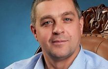 Волонтер Андрій Малов: В одному з міст діти прийшли в соцслужбу і попросили: «Поверніть нас в інтернат». Але ми стикалися і з сім'ями, які живуть дружно і відмовилися від нашої допомоги. На жаль, таких лише третина, більша частина – «дно»