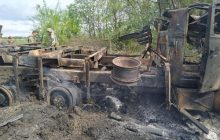 Журналіст показав понівечене авто, у якому окупанти на Донбасі підірвали бійців (фото)