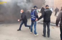 Акция под офисом кума Путина: в "Нацкорпусе" заявляют о задержанных, у Медведчука – о пострадавших