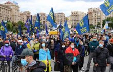 Protesters gather in Kyiv, demanding Zelensky stop surrender to Russia (Photos)