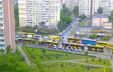 Транспортний колапс у Києві: попри відкриття метро, на дорогах утворилися великі затори (карта)