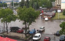 У Чернівцях раптова злива з градом підтопила десятки вулиць міста (фото, відео)