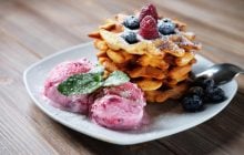 Хрустящие домашние вафли: как приготовить рассыпчатое лакомство