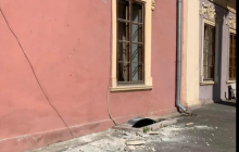 В Одеському художньому музеї через зливу обвалився карниз (фото)