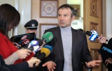 Вакарчук задекларував чотири авто, дві квартири, рояль і понад 3,5 мільйона гривень доходу