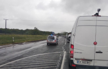 На границе с Венгрией водители заблокировали ПП "Тиса" из-за конфликта с таможенниками (фото, видео)
