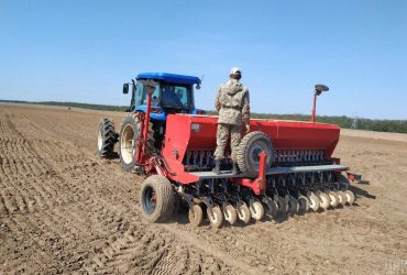 В Україні аграрії розпочинають найважчу в історії весняну посівну