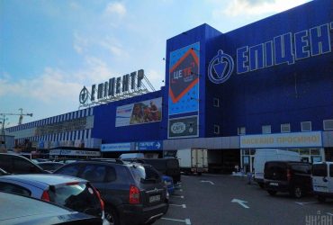 Готуються до приходу ЗСУ: у Херсоні окупанти грабують Епіцентр і вивозять товари в Крим – Кім